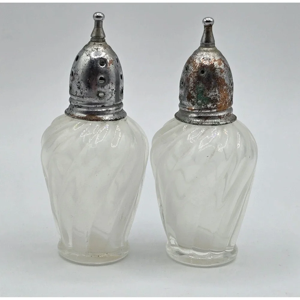 Vintage Glass‎ Midcentury Table Salt & Pepper Shakers Clear Silver Top Small